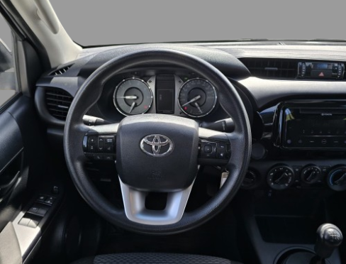 TOYOTA HILUX 2023