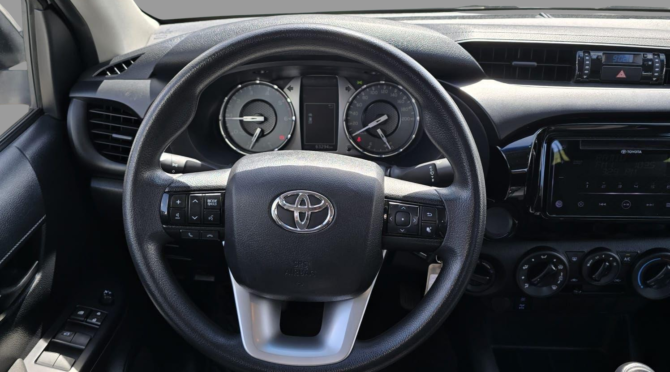 TOYOTA HILUX 2023